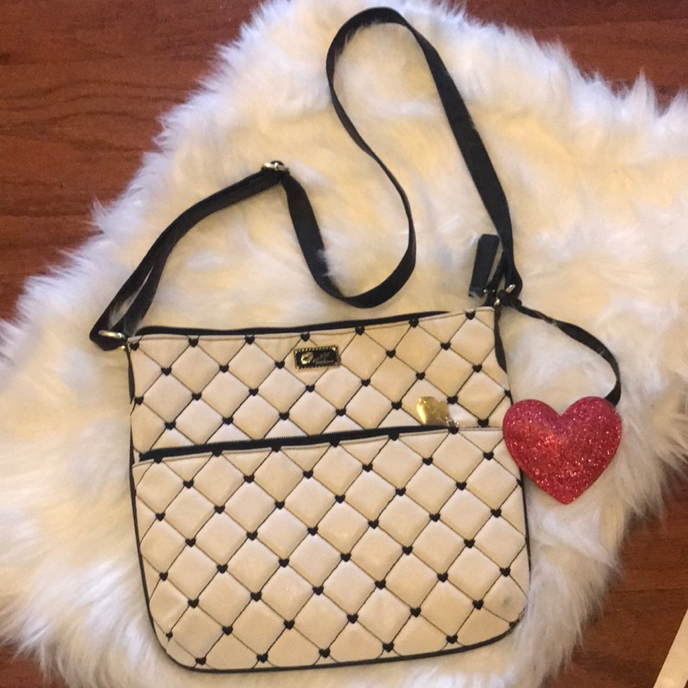 Betsy Johnson Shoulder Bag 💕.    Medium